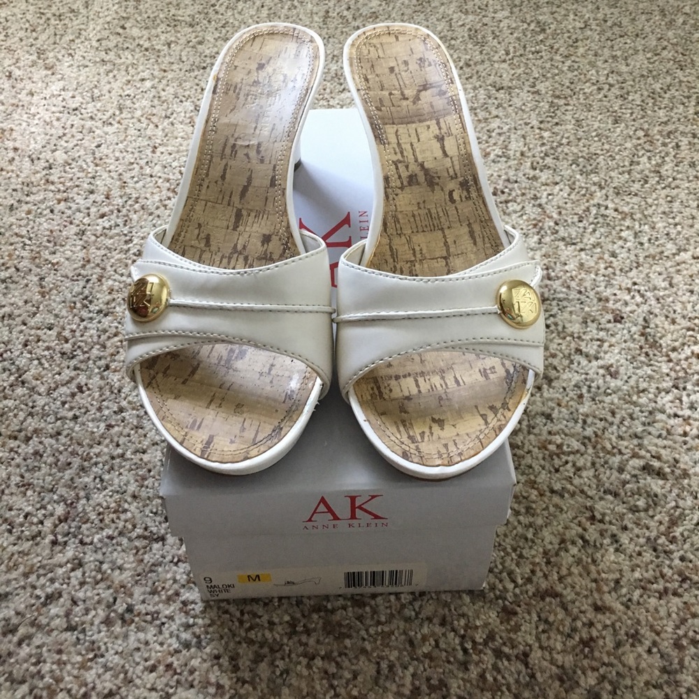 Anne Klein Maloki 9